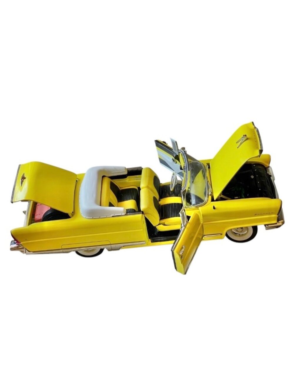Sun Star 1958 Lincoln Premier Convertible Diecast Model 1:18 Yellow & White